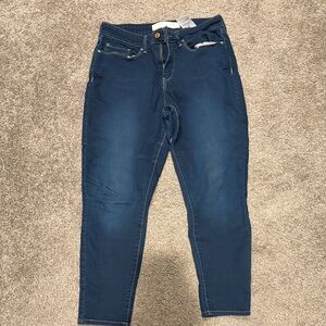 Levi’s Mid Rise Skinny
